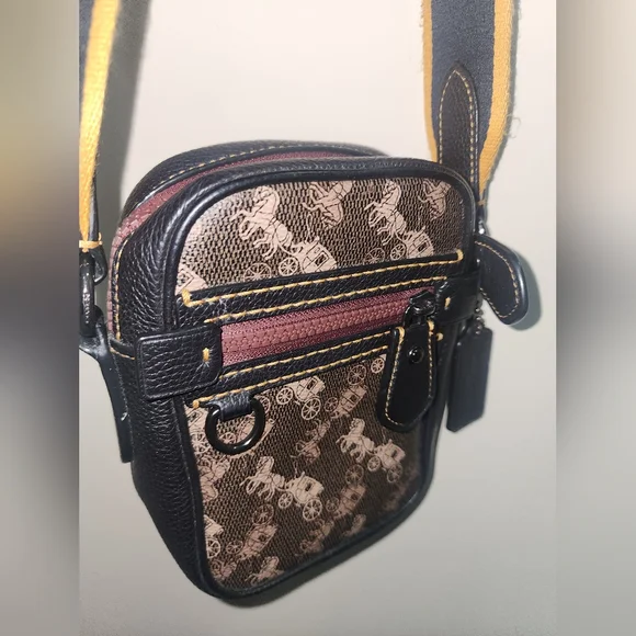 Coach Dyan 10 Horse And Carriage Crossbody Mens Bag Signature NWOT - Picture 13 of 15